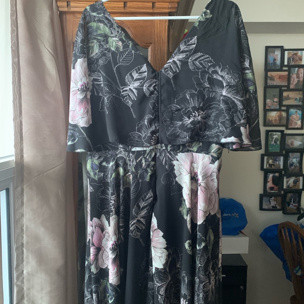 Le Chateau flowered dress size L